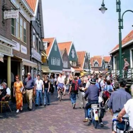 Unique Floating In Volendam, Cleaning Included 船屋 *